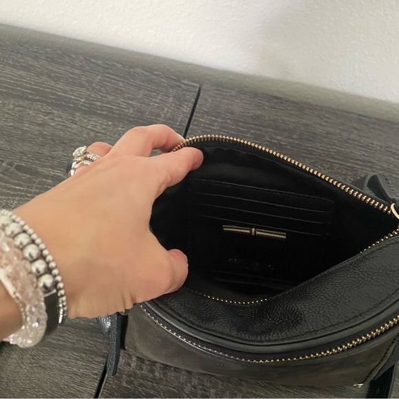 RARE Henri Bendel cross body Fanny pack - Picture 6 of 8